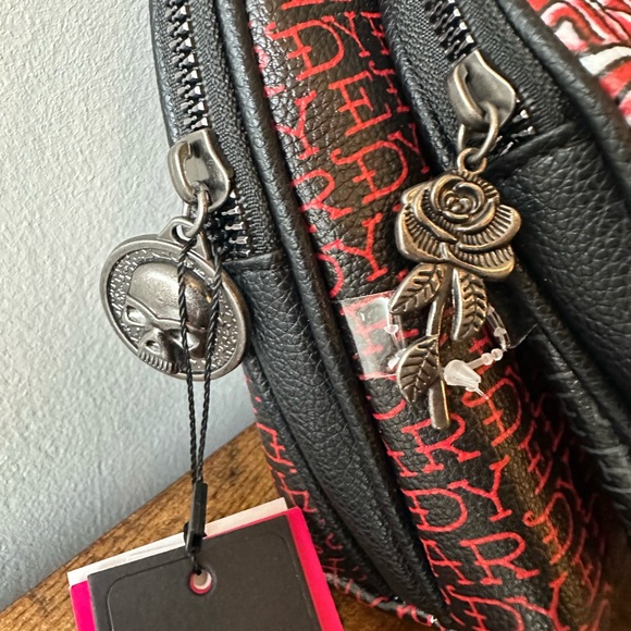 Ed Hardy Black and Red 2-piece Cosmetic Bag with Skull and Heart Design NWT - Picture 4 of 5